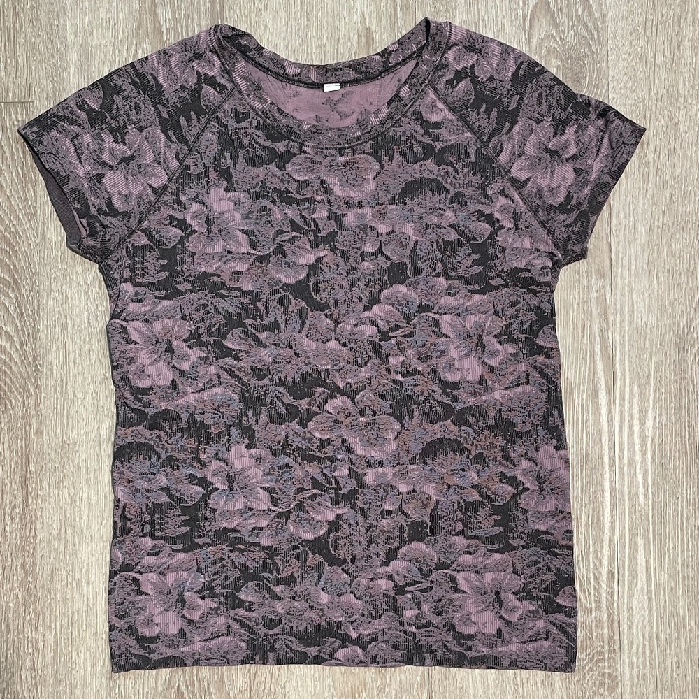 ATHLETA Momentum Short Sleeve Shirt Size Small